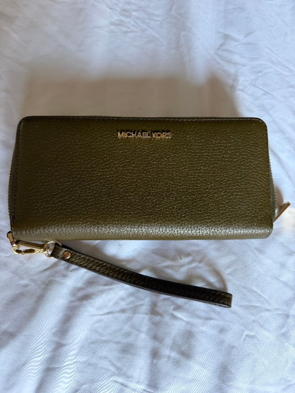 Michael Kors wristlet wallet in a beautiful olive green textured leather